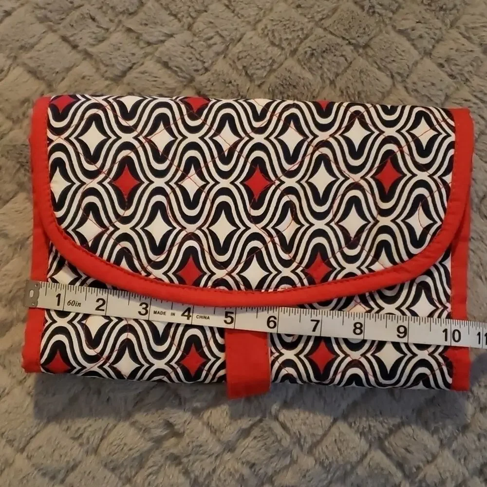 Buckhead Betties Navy/Red Curve Appeal Quilted Accessory Bag